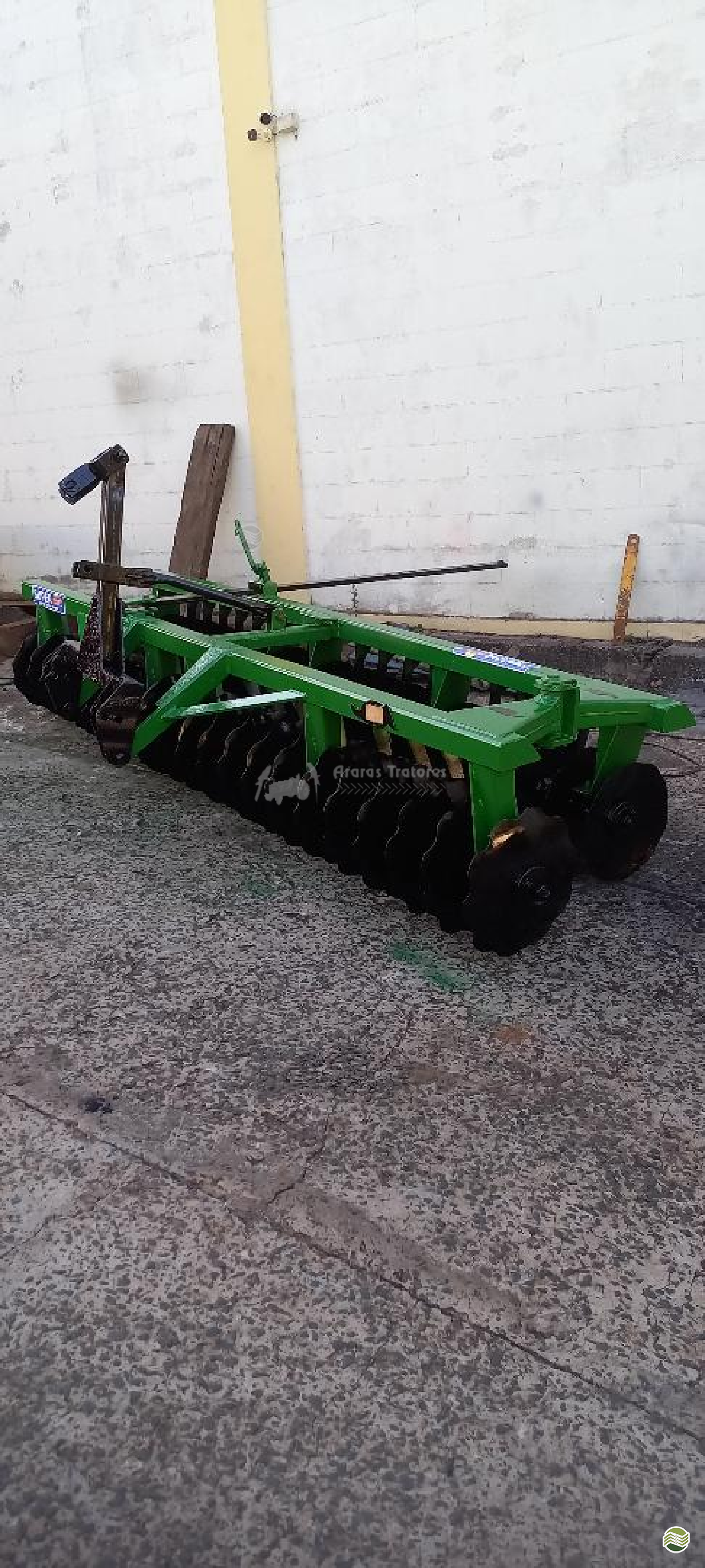 IMPLEMENTOS AGRICOLAS GRADE NIVELADORA NIVELADORA 42 DISCOS Araras Tratores ARARAS SÃO PAULO SP
